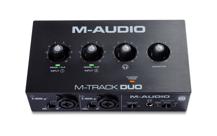 Interfaz de audio externa M-Audio M-Track Duo. Botones de control y entradas de audio.