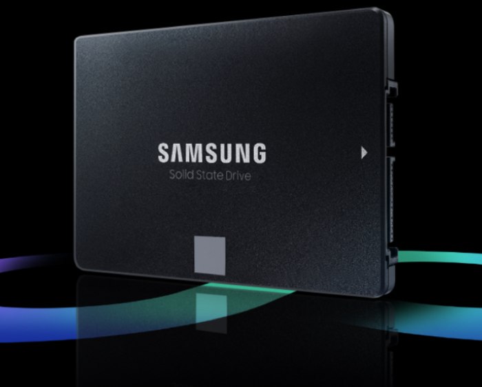 Disco duro Samsung SSD sobre fondo negro